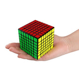 Rubik's cube tenu à la main